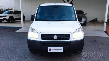 Begagnad Fiat Doblò 75 HK (55 kW) 2009 Vit Minibuss