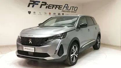 Grigio artense Usata 2023 Peugeot 5008 Allure Monovolume | 26.700 € (Buon prezzo)