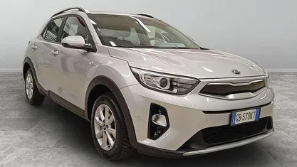 Usata Kia Stonic Style 97 CV (71 kW) 2020 Argento SUV