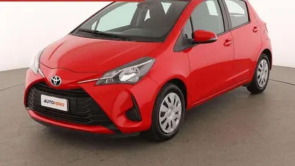 Usata Toyota Yaris Cool 70 CV (51 kW) 2018 Rosso Utilitaria