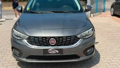Usata Fiat Tipo Lounge 95 CV (69 kW) 2016 Grigio Berlina