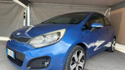 Usata Kia Rio EX 75 CV (55 kW) 2012 Blu Berlina