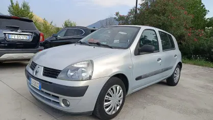 Usata Renault Clio 57 CV (41 kW) 2004 Utilitaria
