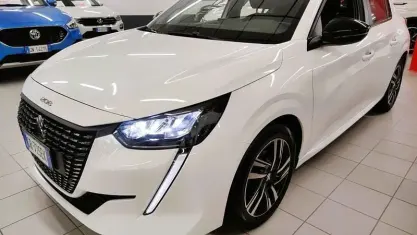 Gebraucht Peugeot 208 Active 75 PS (55 kW) 2023 Weiß Kleinwagen