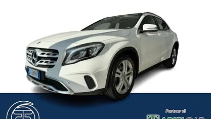 Usata Mercedes GLA220 169 CV (124 kW) 2019 Bianco SUV