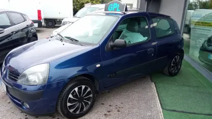 Usata Renault Clio II 58 CV (42 kW) 2006 Bluazzurro Berlina