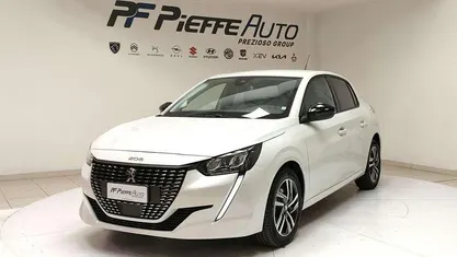 Bianco perla Usata 2022 Peugeot 208 Allure Due volumi | 16.800 € (Cara)