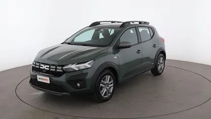 Verde Usata 2023 Dacia Sandero Expression | 15.499 € (Buon prezzo)