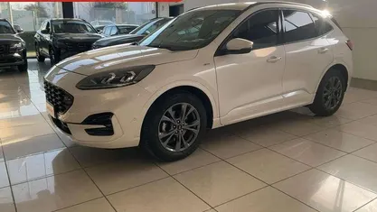 Usata Ford Kuga ST-Line X 120 CV (88 kW) 2022 Bianco SUV