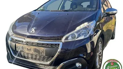 Usata Peugeot 208 Allure 82 CV (60 kW) 2018 Nero Utilitaria