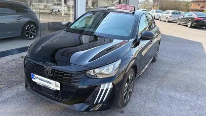 Usata Peugeot 208 Allure 101 CV (74 kW) 2025 Nero Utilitaria