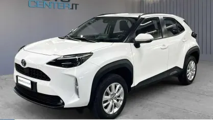 Usata Toyota Yaris Active 116 CV (85 kW) 2024 Bianco Utilitaria