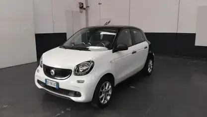 Usata Smart ForFour Electric Drive 60 kW (82 CV) 2018 Bianco / tetto nero Utilitaria