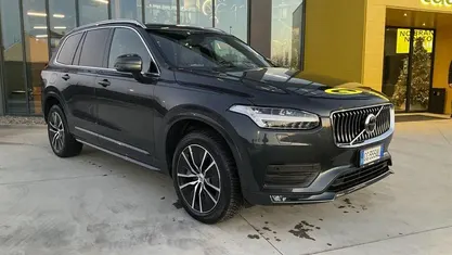 Begagnad Volvo XC90 Momentum 235 HK (172 kW) 2021 Grå SUV