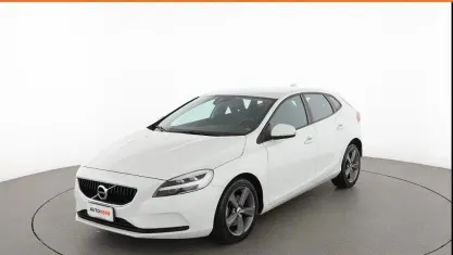 Käytetty Volvo V40 Plus 122 HP (89 kW) 2019 Valkoinen Sedan