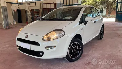 Bianco Usata 2015 Fiat Punto Street Tre volumi | 5900 € (Buon prezzo)