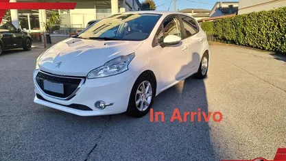 Bianco Usata 2013 Peugeot 208 Business-Line Due volumi | 6300 € (Buon prezzo)