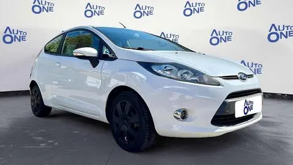 Begagnad Ford Fiesta 68 HK (50 kW) 2010 Vit Halvkombi