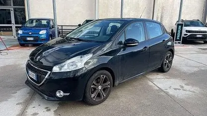 Nero Usata 2014 Peugeot 208 Active Utilitaria | 6900 € (Buon prezzo)