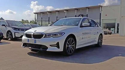Usata 2020 BMW 330e M Sport Berlina | 33.700 € (Buon prezzo)