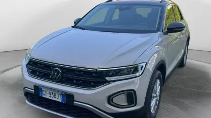 Usata VW T-Roc Life 110 CV (80 kW) 2024 Beige SUV