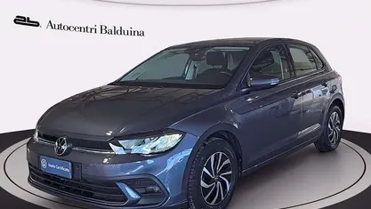 Smoky grey metalizzato Usata 2023 VW Polo Life Tre volumi | 17.500 € (Buon prezzo)