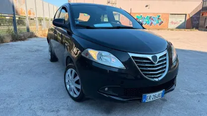 Usata Lancia Ypsilon 85 CV (62 kW) 2013 Nero Utilitaria