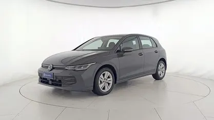 Dolphin grey metallizzato Usata 2025 VW Golf Life Tre volumi | 26.400 € (Ottimo prezzo)
