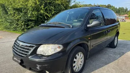 Usata Chrysler Voyager 150 CV (110 kW) 2004 Nero Monovolume