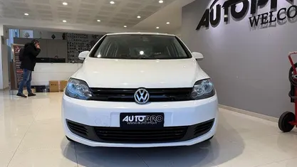 Usata 2012 VW Golf Comfortline Tre volumi | 5300 € (Buon prezzo)