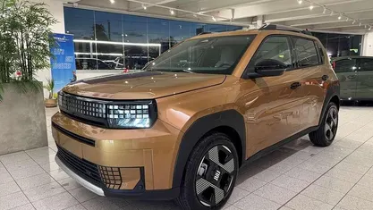 Bronzo luna metallizzato Nuova 2025 Fiat Grande Panda La Prima Utilitaria | 20.900 € (Buon prezzo)