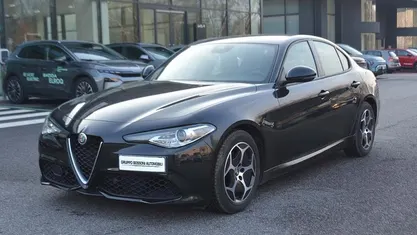 Nero Usata 2022 Alfa Romeo Giulia Business Tre volumi | 26.900 € (Super prezzo)