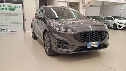 Grigio(met.) Usata 2023 Ford Kuga ST-Line SUV | 22.900 € (Buon prezzo)