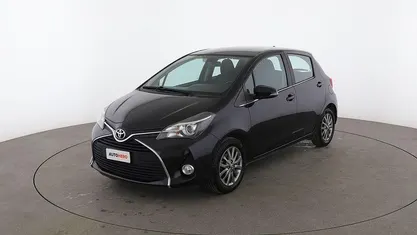 Nero Usata 2016 Toyota Yaris Active Tre volumi | 9999 € (Buon prezzo)