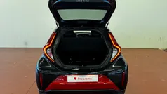Chilli red black Usata 2023 Toyota Aygo Trend Due volumi | 15.290 € (Buon prezzo)