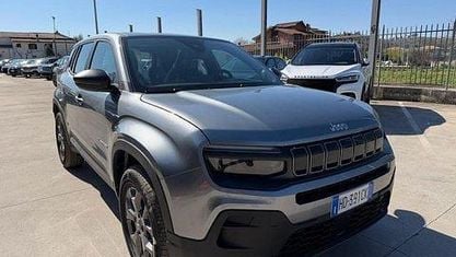 Nieuw Jeep Avenger Longitude 101 PK (74 kW) 2026 Grijs SUV