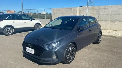 Usata Hyundai i20 100 CV (73 kW) 2022 Grigio scuro Utilitaria