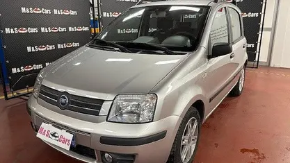 Argento Usata 2006 Fiat Panda Emotion Tre volumi | 4990 € (Buon prezzo)