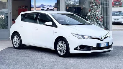 Usata 2016 Toyota Auris Hybrid Tre volumi | 8800 € (Buon prezzo)