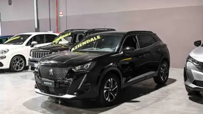 Usata Peugeot 2008 Allure 101 CV (74 kW) 2023 Nero SUV