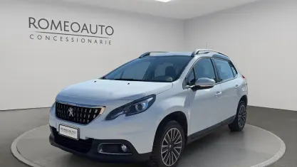 Usata Peugeot 2008 Active 82 CV (60 kW) 2019 Bianco SUV