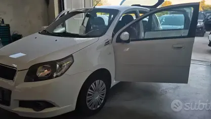 Usata Chevrolet Aveo 69 CV (50 kW) 2012 Bianco Berlina