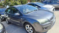 Grigio Usata 2005 Ford Focus Tre volumi | 1000 € (Ottimo prezzo)