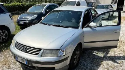 Usata VW Passat Comfortline 110 CV (80 kW) 1998 Grigio Berlina