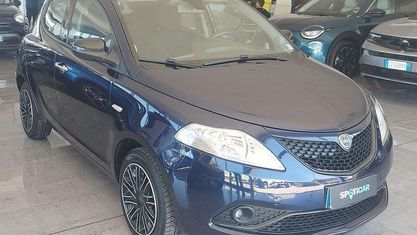 Second-hand Lancia Ypsilon Gold 70 CP (51 kW) 2021 Albastru Hatchback