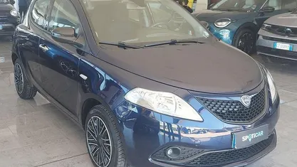 Usata Lancia Ypsilon Gold 70 CV (51 kW) 2021 Blu Utilitaria