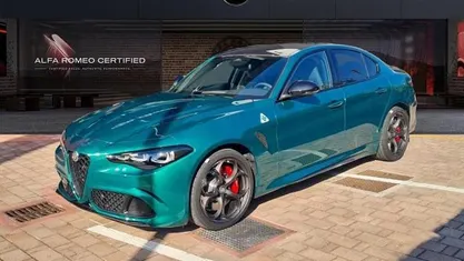 Verde Nuova 2025 Alfa Romeo Giulia Quadrifoglio Tre volumi | 89.800 € (Buon prezzo)
