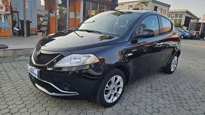 Usata Lancia Ypsilon 69 CV (50 kW) 2016 Nero Utilitaria