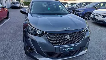 Usata Peugeot 2008 Allure 101 CV (74 kW) 2021 Grigio SUV