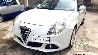 Usata Alfa Romeo Giulietta Distinctive 140 CV (102 kW) 2012 Bianco Utilitaria